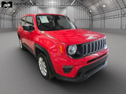 Used 2023 Jeep Renegade Latitude AWD/4WD image 3