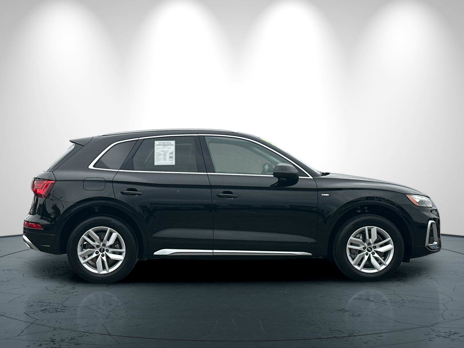 Used 2022 Audi Q5 2.0T Premium w/ Convenience Package AWD/4WD image 3