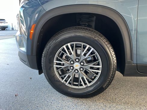 Used 2025 Chevrolet Traverse LT image 35