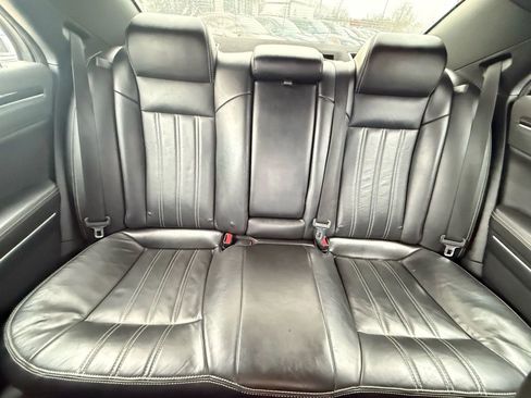 Used 2018 Chrysler 300 S image 29