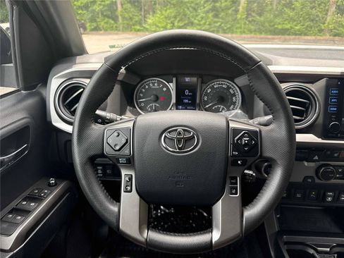 Used 2018 Toyota Tacoma Limited RWD image 17