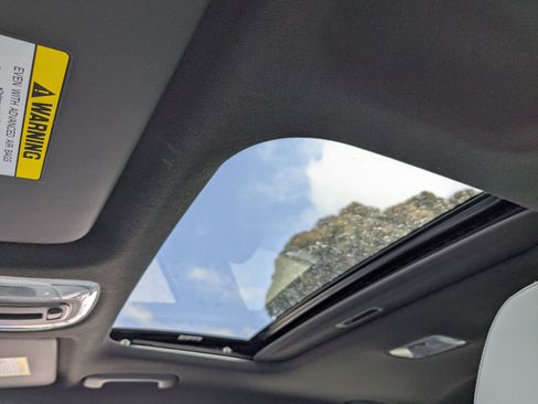 New 2025 Hyundai Elantra Limited image 19