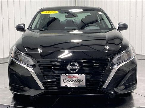 Used 2025 Nissan Altima 2.5 SV image 2