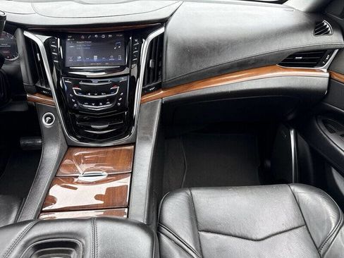Used 2017 Cadillac Escalade ESV Premium Luxury AWD/4WD image 24