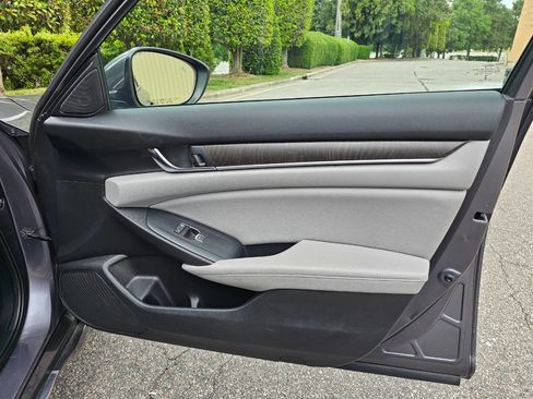 Used 2018 Honda Accord EX image 29
