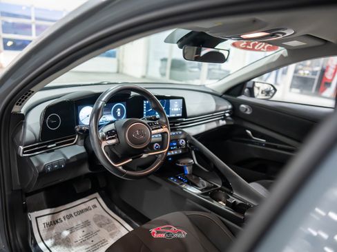 Used 2023 Hyundai Elantra SEL w/ Convenience Package image 13