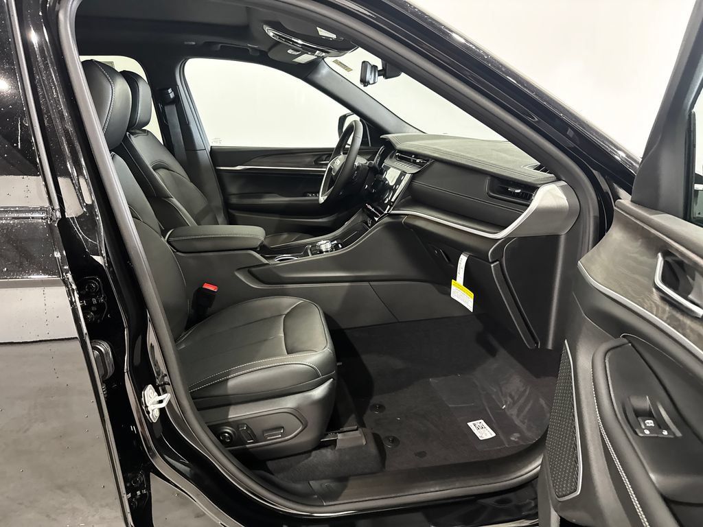 New 2026 Jeep Grand Cherokee L Limited AWD/4WD image 21