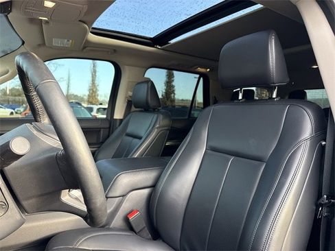 Used 2024 Ford Expedition XLT image 9