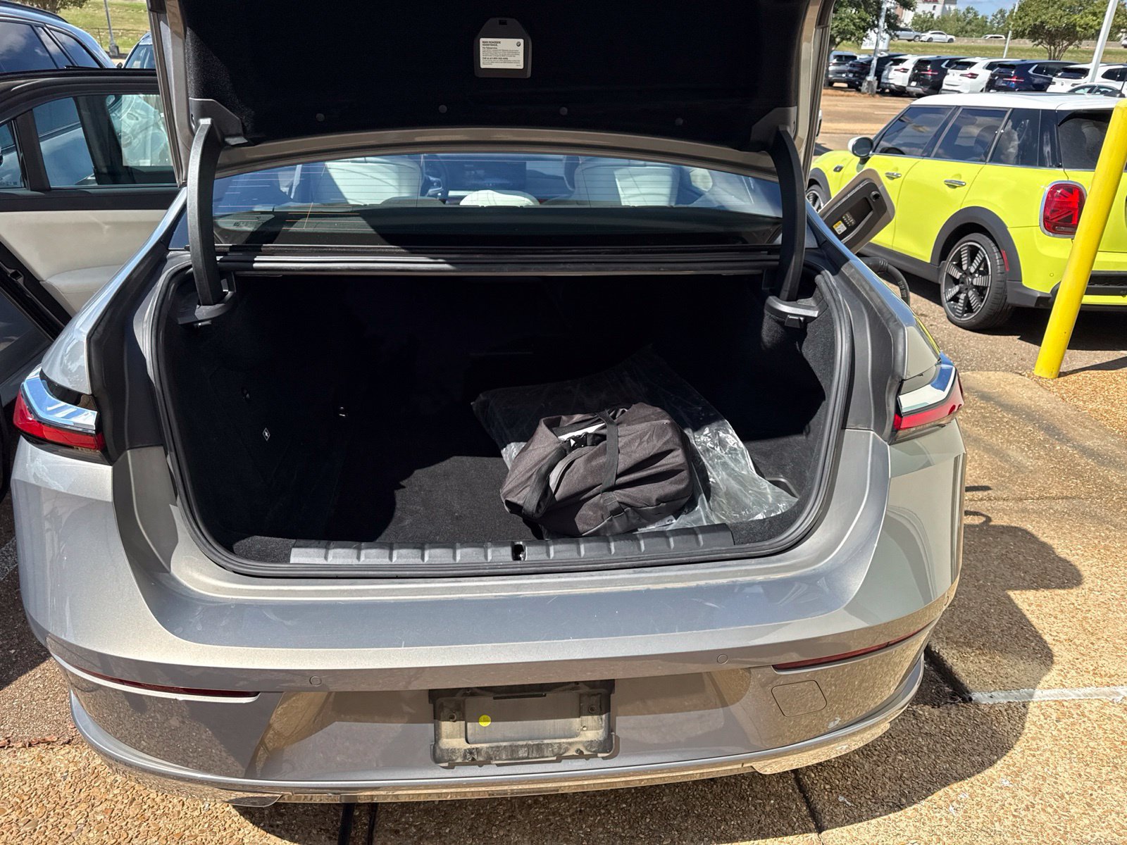Certified 2023 BMW i7 xDrive60 AWD/4WD image 9