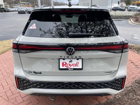 New 2026 Volkswagen Tiguan SE R-Line AWD/4WD image 5
