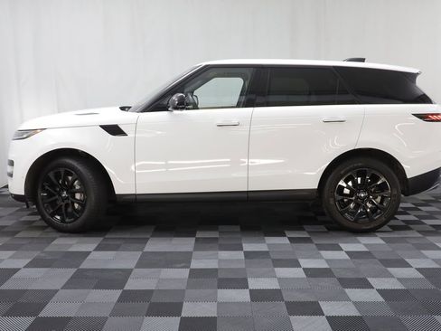 Used 2024 Land Rover Range Rover Sport SE image 4