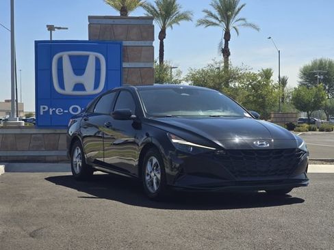 Used 2021 Hyundai Elantra SE w/ Cargo Package FWD image 3