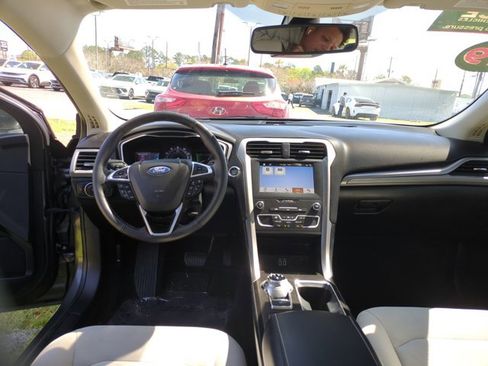 Used 2019 Ford Fusion SE w/ Equipment Group 151A image 17