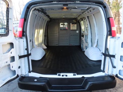 Used 2013 Chevrolet Express 2500 image 12
