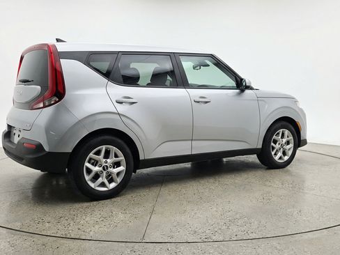 Used 2025 Kia Soul LX w/ LX Technology Package FWD image 9