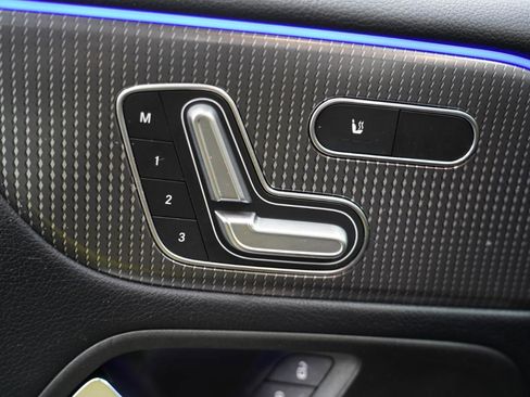 Used 2020 Mercedes-Benz GLB 250 image 27