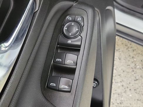 Used 2022 Chevrolet Equinox RS w/ Infotainment Package FWD image 22