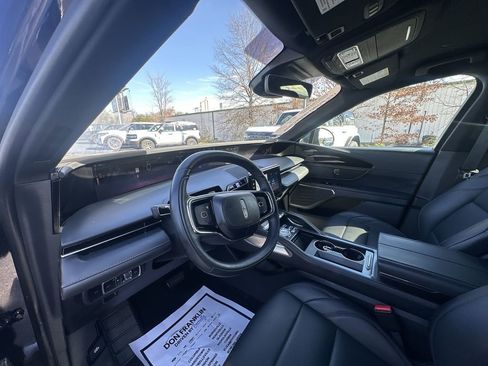 Used 2025 Lincoln Nautilus Premier w/ Jet Appearance Package image 10