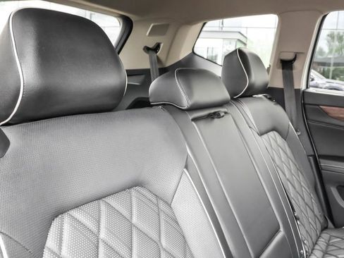 Used 2024 Volkswagen Atlas SEL Premium R-Line image 37