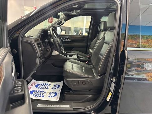 Used 2023 Chevrolet Suburban Premier AWD/4WD image 23