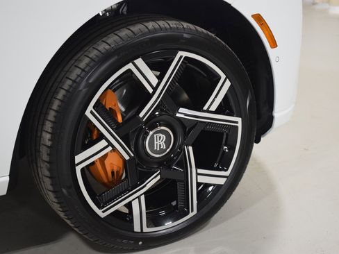 New 2026 Rolls-Royce Cullinan Black Badge image 15