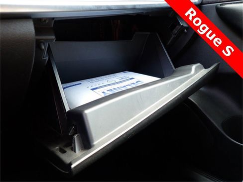 Used 2023 Nissan Rogue S image 29