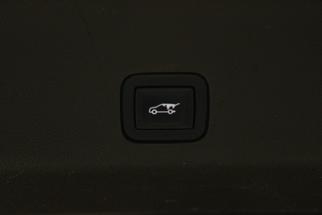 Used 2022 GMC Yukon SLT w/ SLT Premium Package AWD/4WD image 17