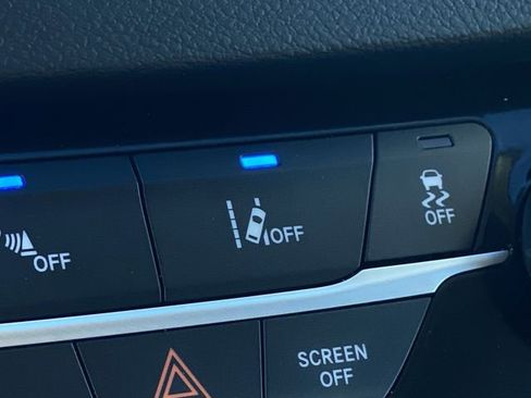 Used 2023 Chrysler Pacifica Touring-L image 27