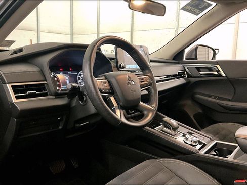 Used 2022 Mitsubishi Outlander SE image 12