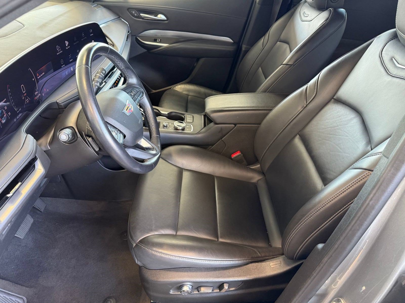 Used 2025 Cadillac XT4 Premium Luxury FWD image 5