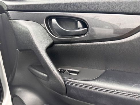 Used 2020 Nissan Rogue S image 20