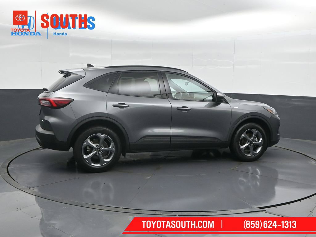 Used 2025 Ford Escape ST-Line AWD/4WD image 3
