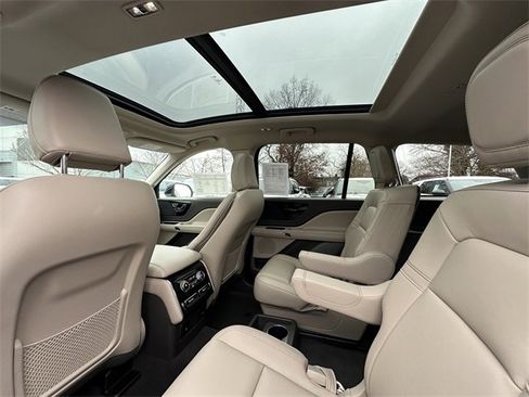 Certified 2023 Lincoln Aviator AWD w/ Premium Package image 18