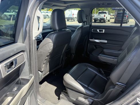 Certified 2022 Ford Explorer XLT w/ Equipment Group 202A image 8