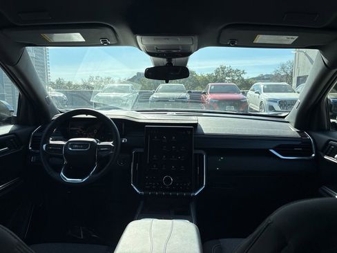 Used 2025 GMC Acadia Elevation image 18