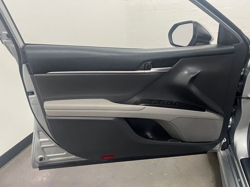 Used 2024 Toyota Camry SE image 10