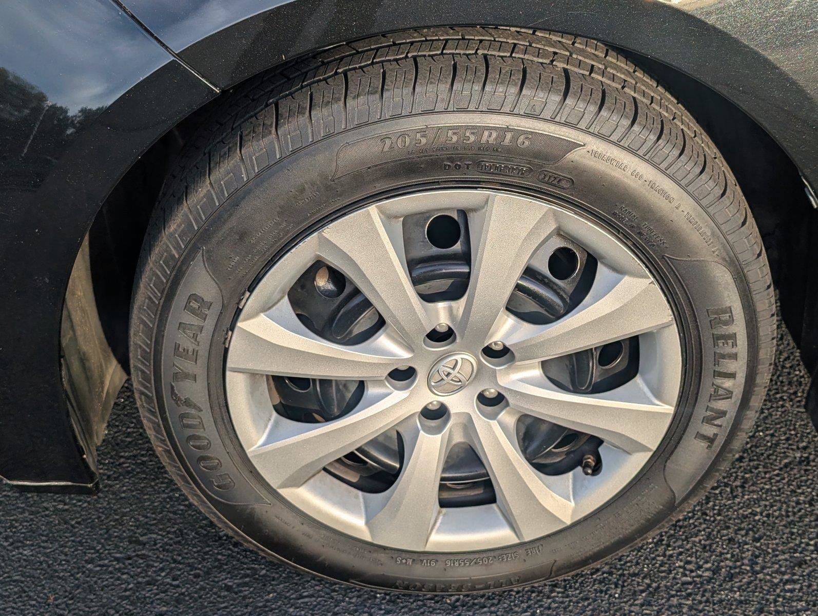 Used 2020 Toyota Corolla LE FWD image 11