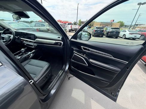 Used 2024 Kia Telluride EX w/ EX Captain's Chair Package AWD/4WD image 27