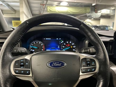 Used 2022 Ford Explorer XLT w/ Equipment Group 202A AWD/4WD image 12
