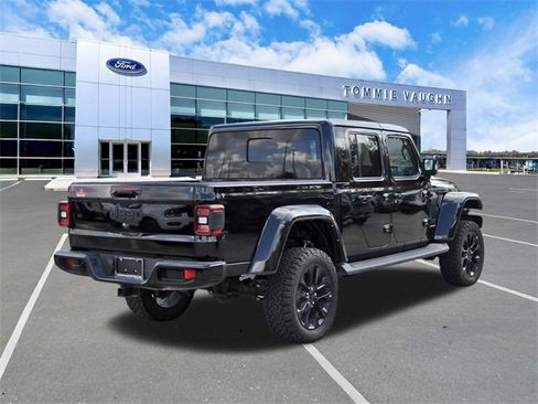 Used 2022 Jeep Gladiator Overland image 4