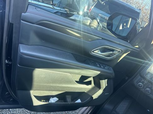 Used 2022 Chevrolet Suburban RST w/ Luxury Package image 17