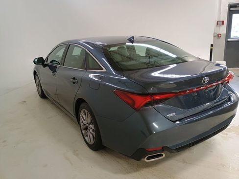 Used 2019 Toyota Avalon XLE w/ Moonroof Package image 5