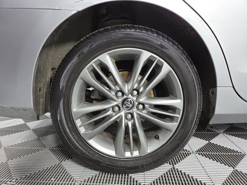 Used 2016 Toyota Camry SE w/ Moonroof Package FWD image 10