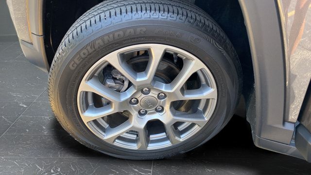Used 2022 Jeep Compass Latitude AWD/4WD image 33