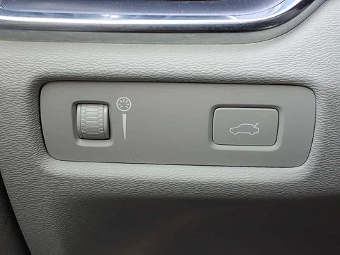 Used 2020 Volvo S60 T6 Momentum image 17