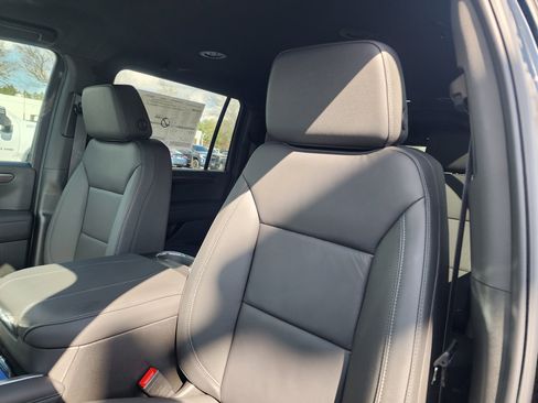 New 2026 Chevrolet Suburban LT image 22