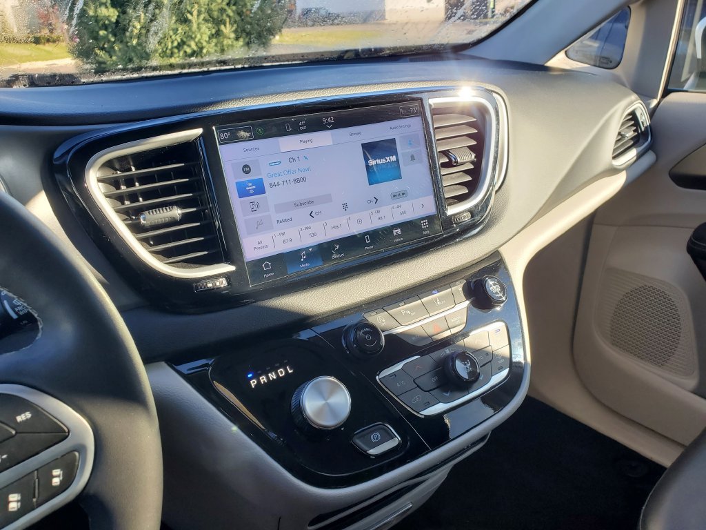 Used 2023 Chrysler Pacifica Touring-L FWD image 28