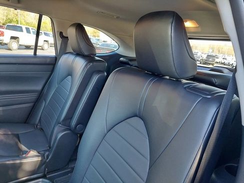 Used 2022 Toyota Highlander XLE image 37