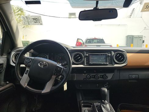 Used 2017 Toyota Tacoma SR5 image 19