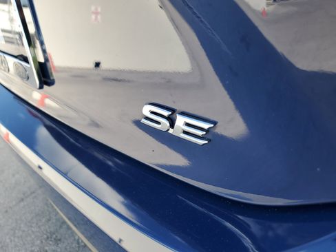 Used 2025 Toyota Camry SE image 11